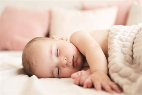 2 aylık bebeğe uyku eğitimi nasıl verilir